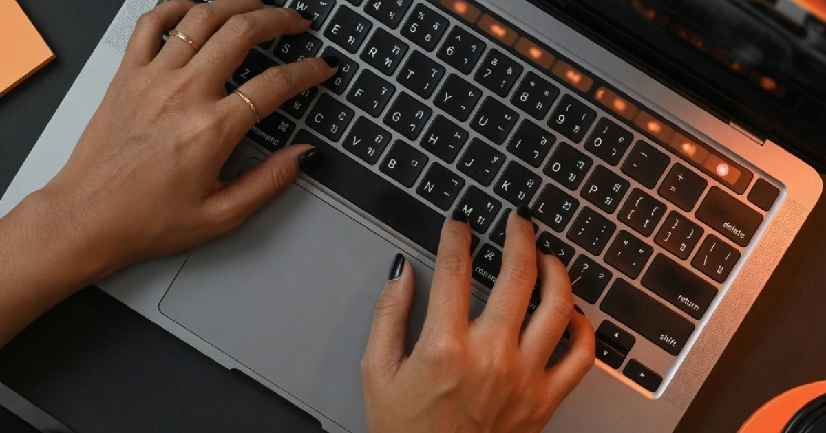 เปลี่ยนจอ MacBook: คู่มือแก้ปัญหาและวิธีซ่อม อัปเดตล่าสุด 18/10/2026 08:00